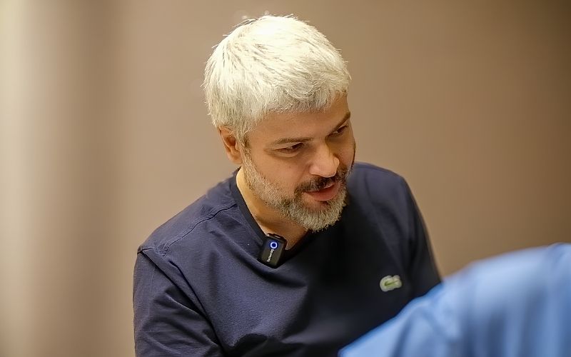 dr-ersin-gonullu-about-2